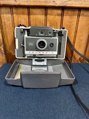 Vintage Polaroid Automatic 340 Land Camera